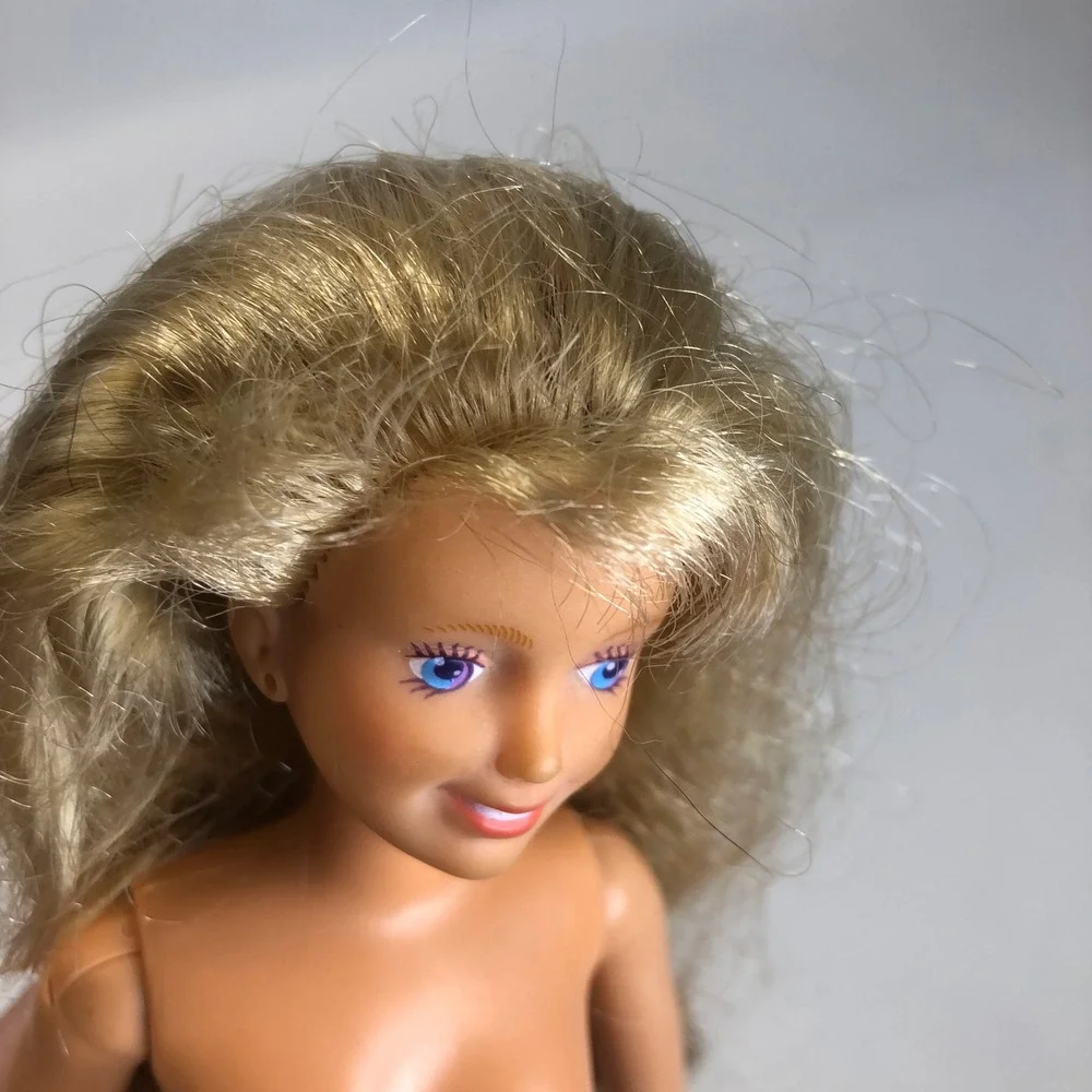 Vintage 1987 Hasbro Barbie Doll Blonde Hair‎ Blue Eyes Collectible Toy